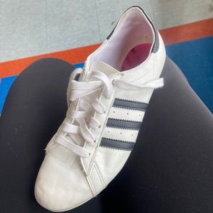 Adidas size 6 sleek series women’s shoe